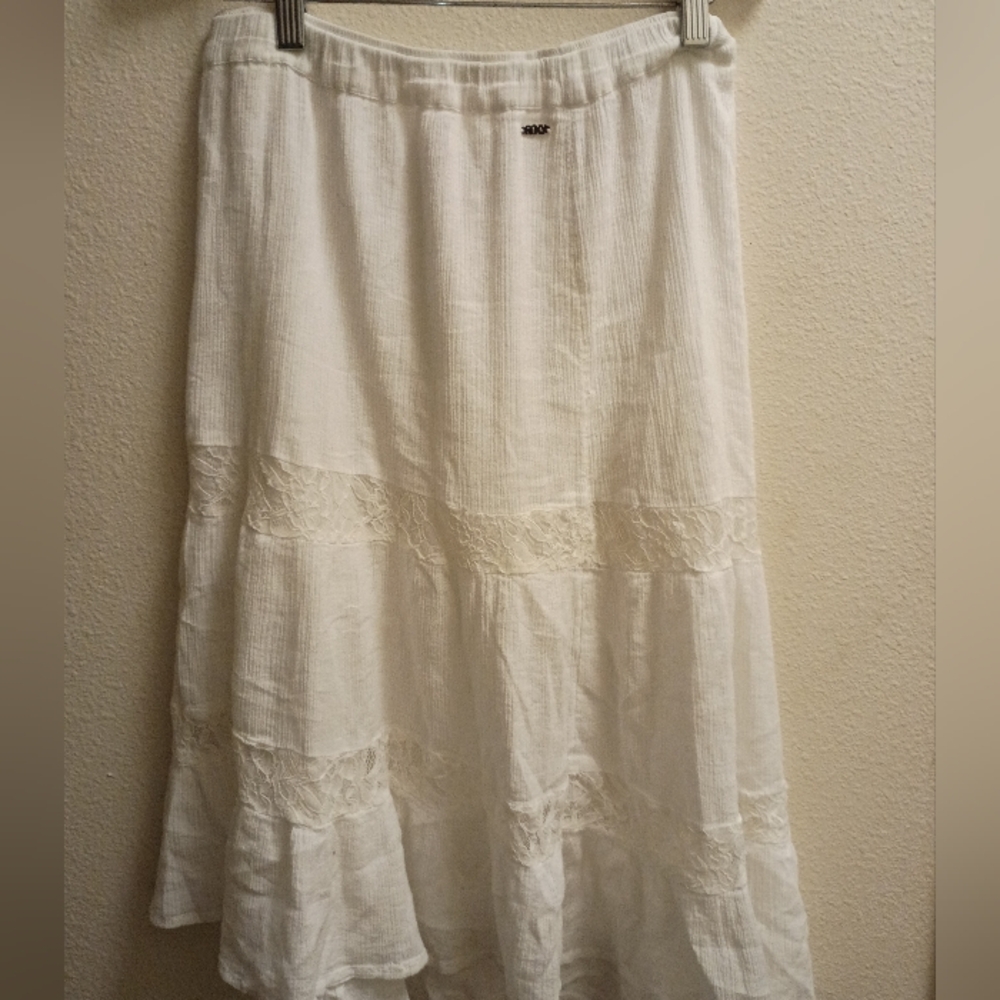 Elegant White Skirt